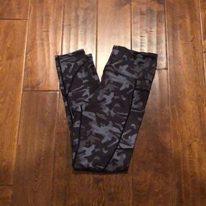 Zyia camo reflective leggings in size 6-8